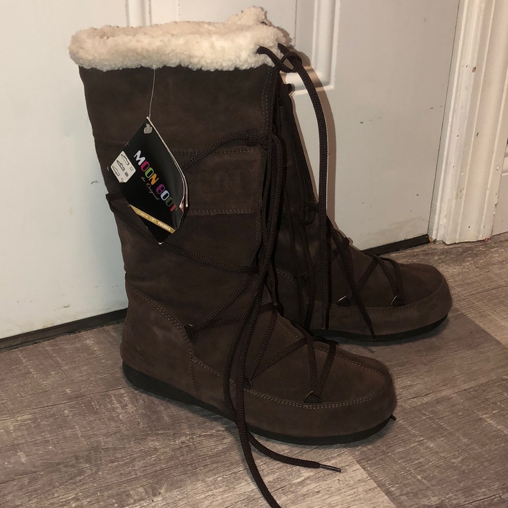 Moon boots womens size 38 NWT